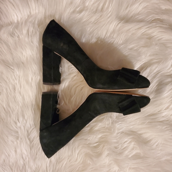 Ann Taylor Shoes - Ann Taylor Suede Pump